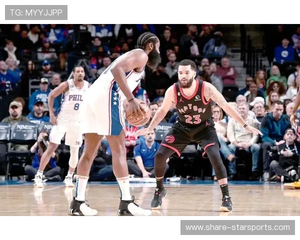 76人队最新比赛精彩回顾 以比分为核心的赛况分析与球员表现解析